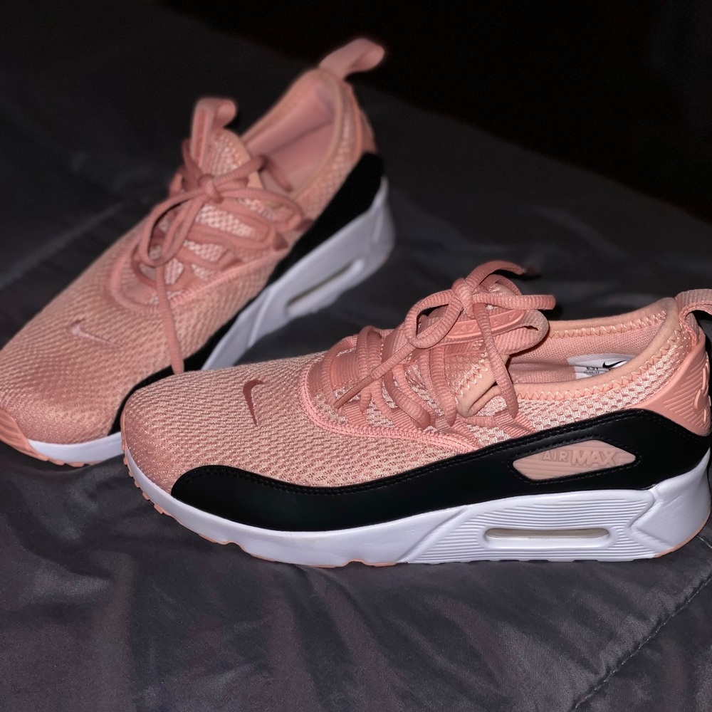 Women’s Nike Air Max 90 EZ